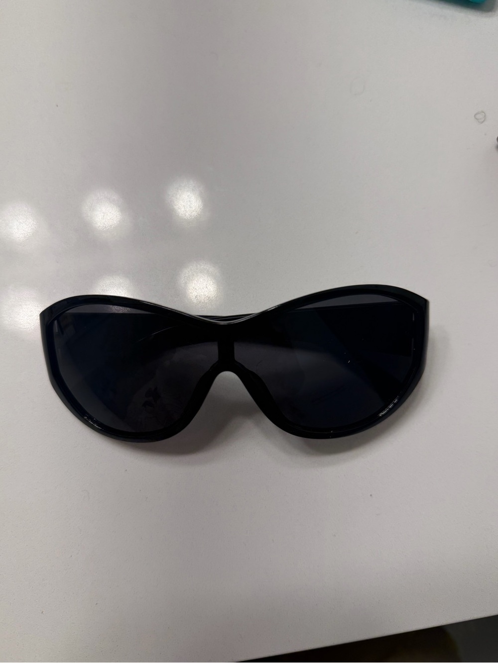 Sleek Black Oversized Cat-Eye Sunglasses